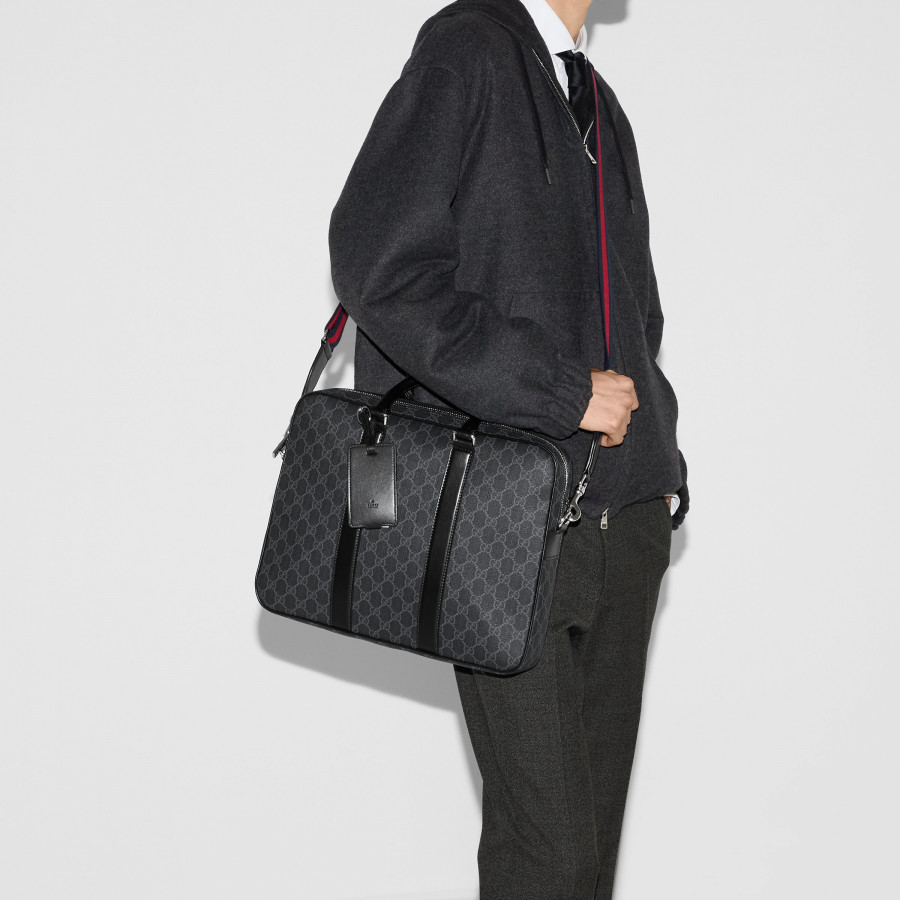 Gucci МАЛЕНЬКИЙ ПОРТФЕЛЬ GG С ПЛЕЧЕВЫМ РЕМНЕМ