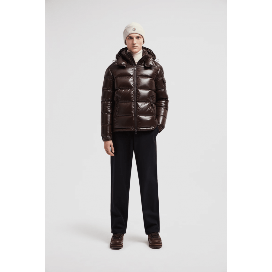 Moncler Короткая куртка-пуховик Moncler Maya 70 с капюшоном