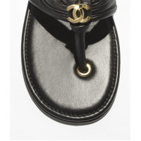 CHANEL Шлепанцы