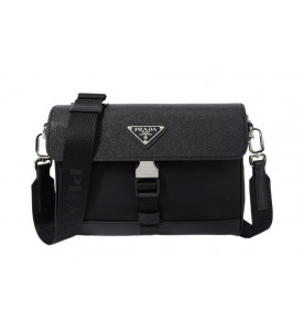 Prada Сумка через плечо с отделкой из кожи Re-Nylon