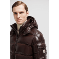 Moncler Короткая куртка-пуховик Moncler Maya 70 с капюшоном
