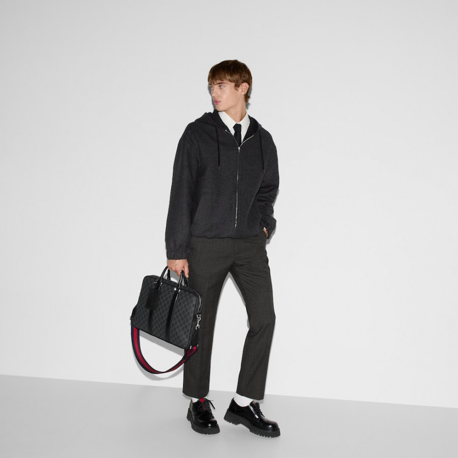 Gucci МАЛЕНЬКИЙ ПОРТФЕЛЬ GG С ПЛЕЧЕВЫМ РЕМНЕМ