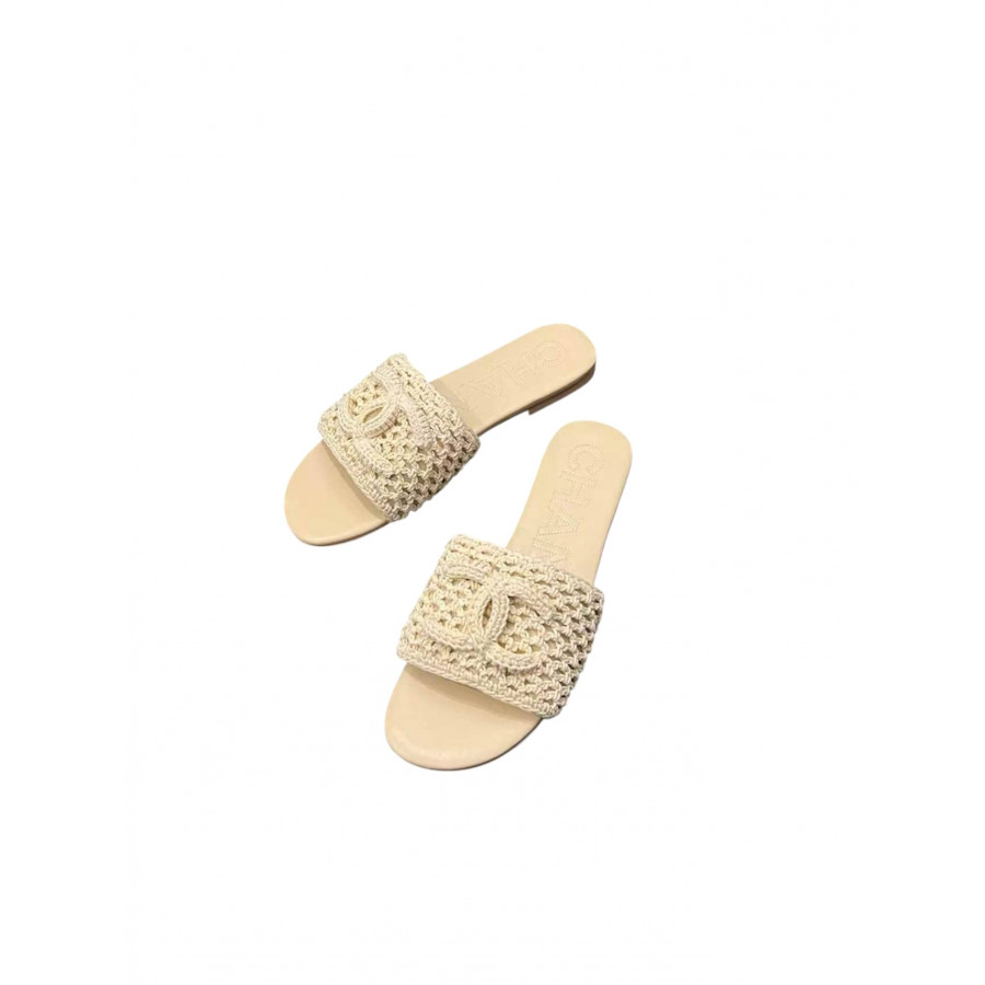 CHANEL Шлепанцы