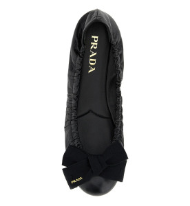 Prada Кожаные балетки с бантом