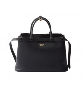 Prada КОЖАНАЯ СУМОЧКА BUCKLE С ПРЯЖКОЙ И ДВОЙНЫМ РЕМНЕМ