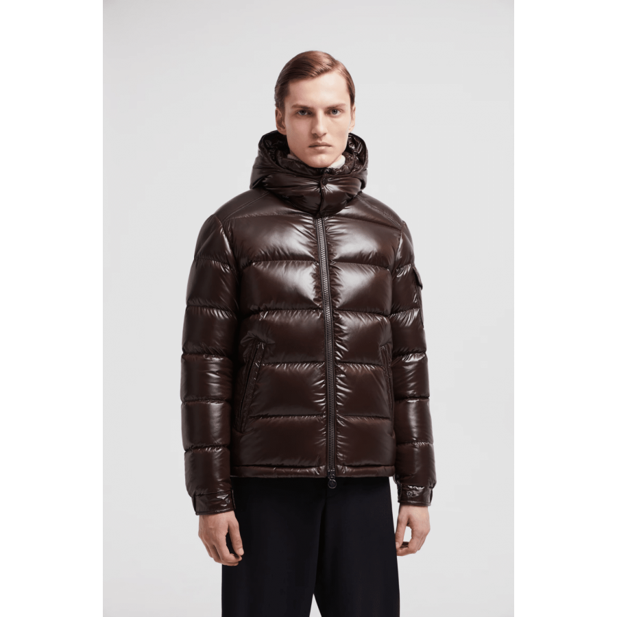 Moncler Короткая куртка-пуховик Moncler Maya 70 с капюшоном