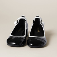Miu miu Туфли Mary Jane из двухцветной лакированной кожи<br />