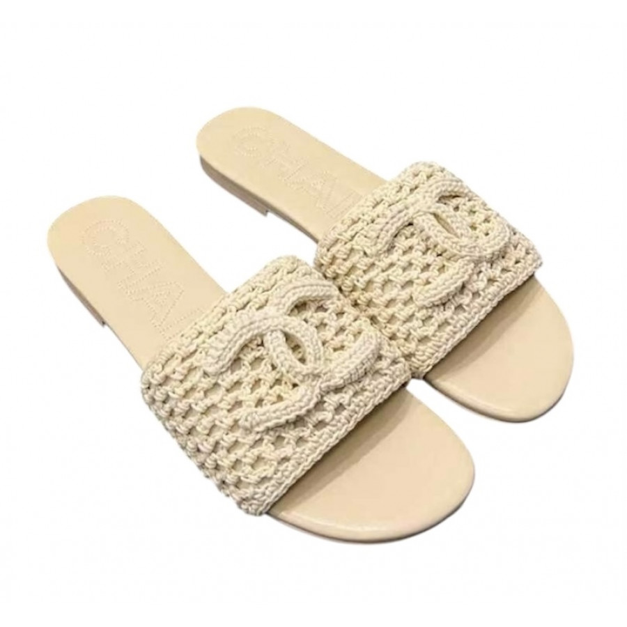 CHANEL Шлепанцы