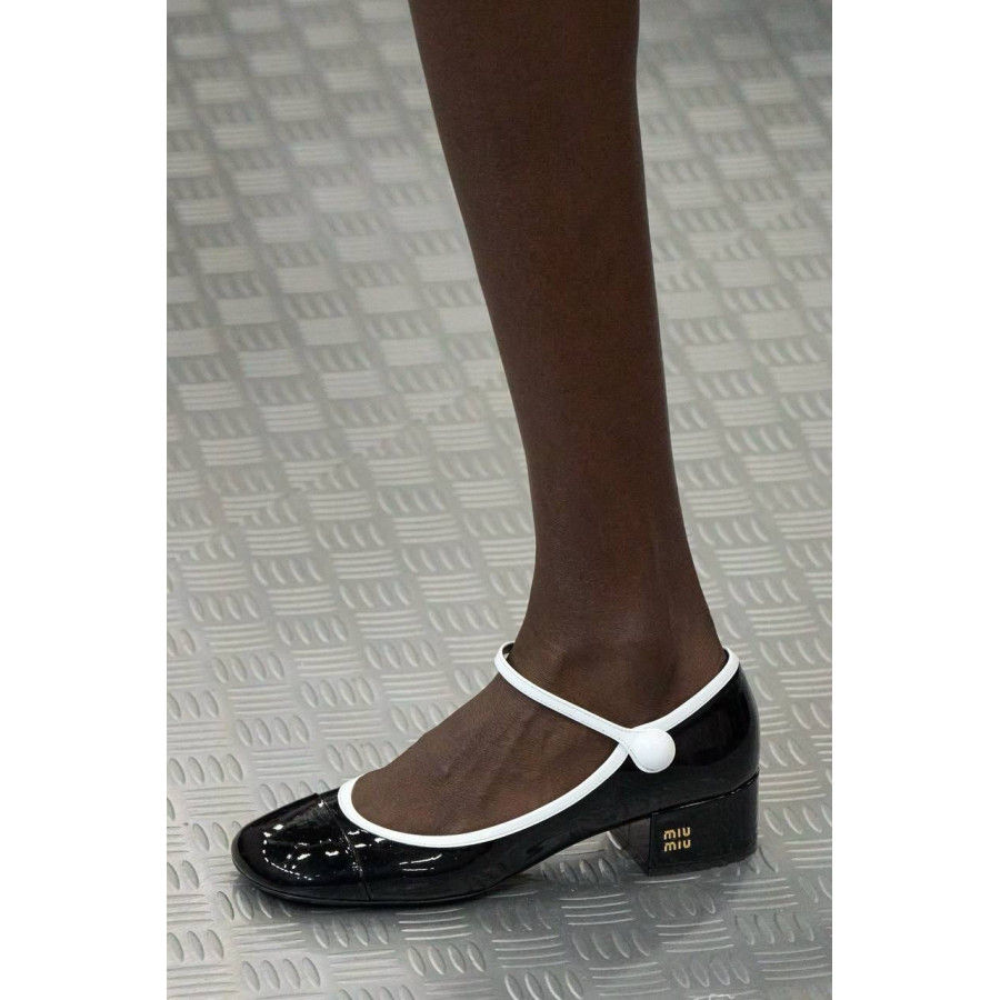 Chanel Туфли Mary Janes из двухцветной лакированной кожи