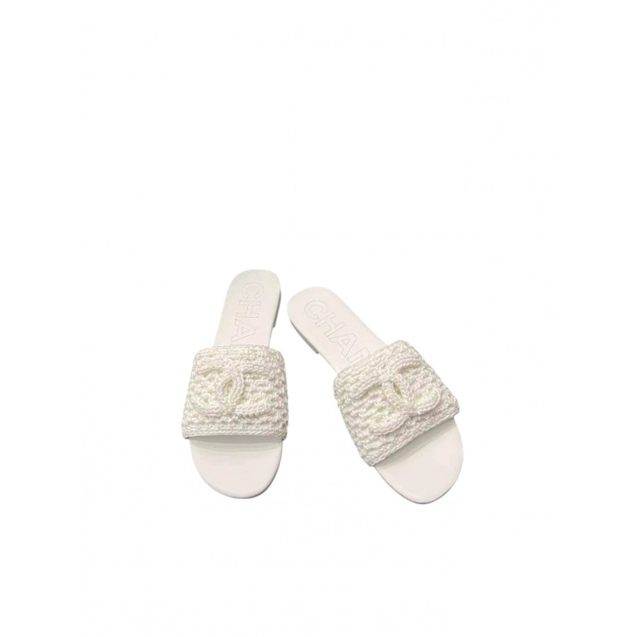 CHANEL Шлепанцы