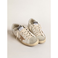 Golden Goose Super-Star с блестящей золотой звездой и вставками из серо-ледяной замши