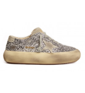 Golden Goose Женские кроссовки Space-Star с серебристым блеском и подкладкой из овчины